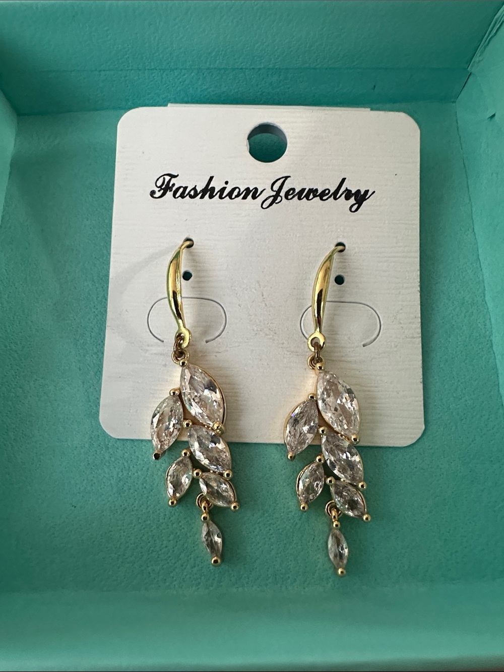 Fashion Jewelry Gold Leaf Drop Earrings with Clear Crystals